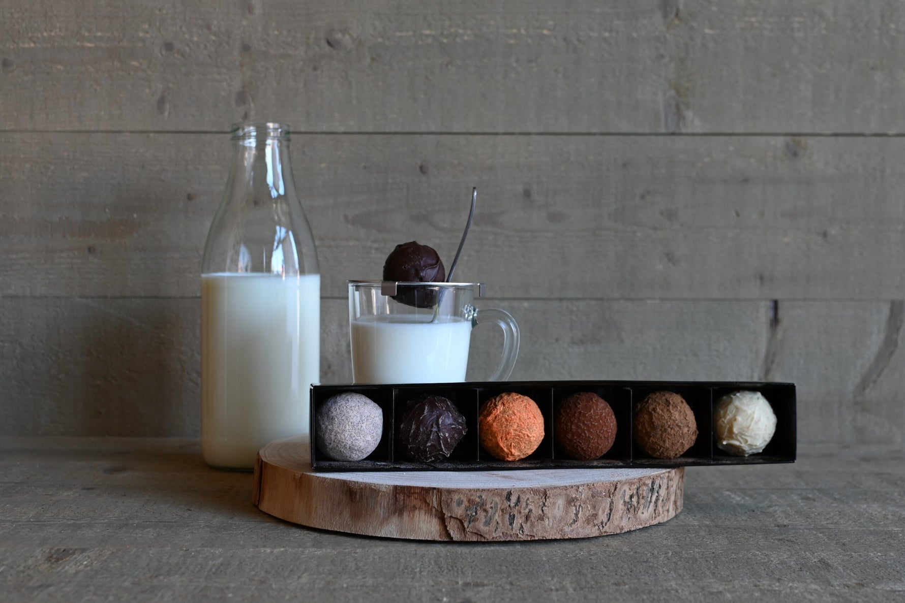 ChocoBOM Cadeaukoker met 6 smaken - Bij Xann