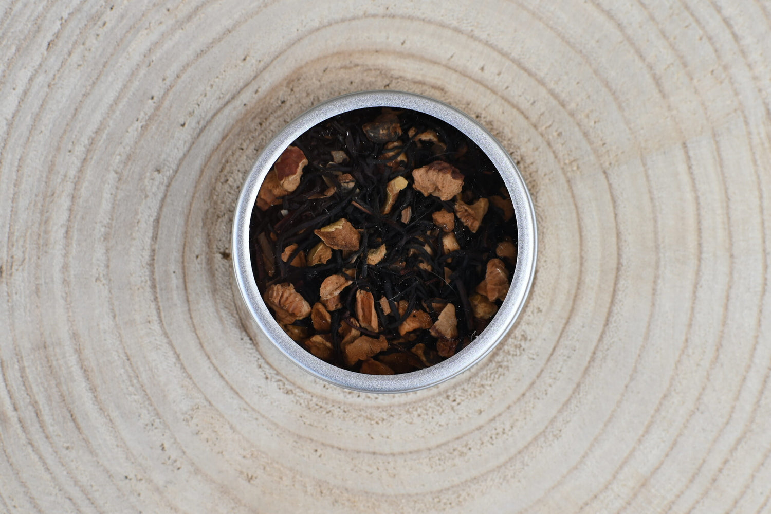 Stijlvol magnetisch theeblikje, gevuld met 30 gram losse thee. Bij Xann