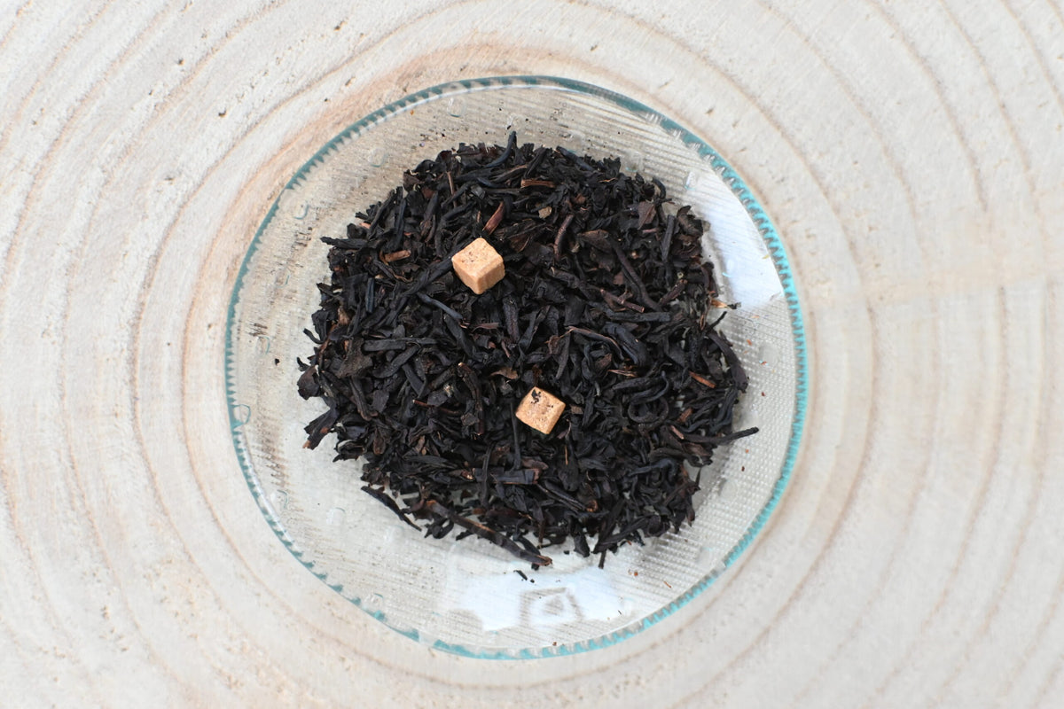 Losse zwarte Thee met stukjes zoete karamel