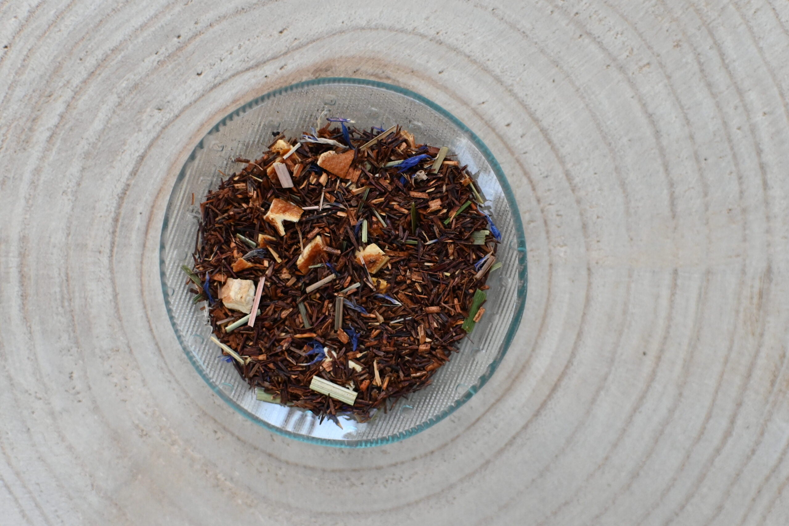 Verse rooibos thee Orange Action met citroengras en sinaasappelschil - Bij Xann