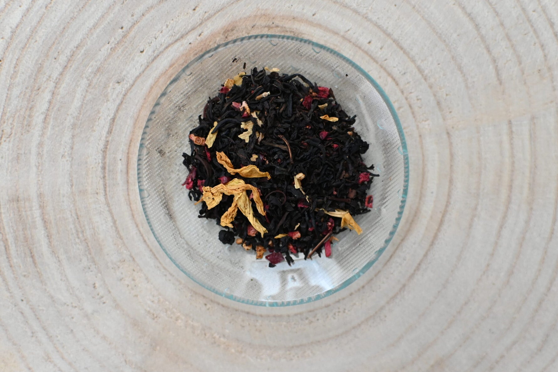 Verse zwarte thee Peachy Cranberry met zonnebloembloesem - Bij Xann