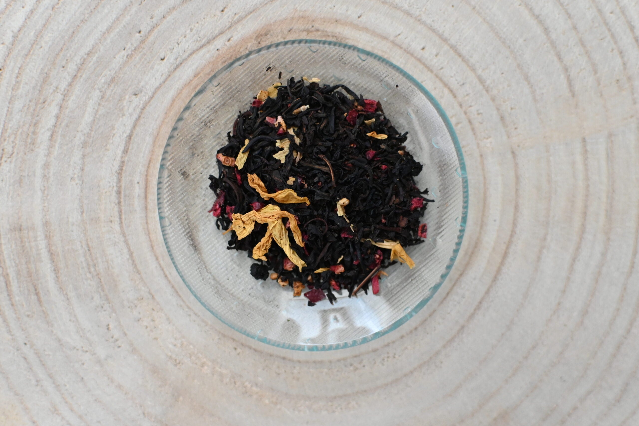 Verse zwarte thee Peachy Cranberry met zonnebloembloesem - Bij Xann