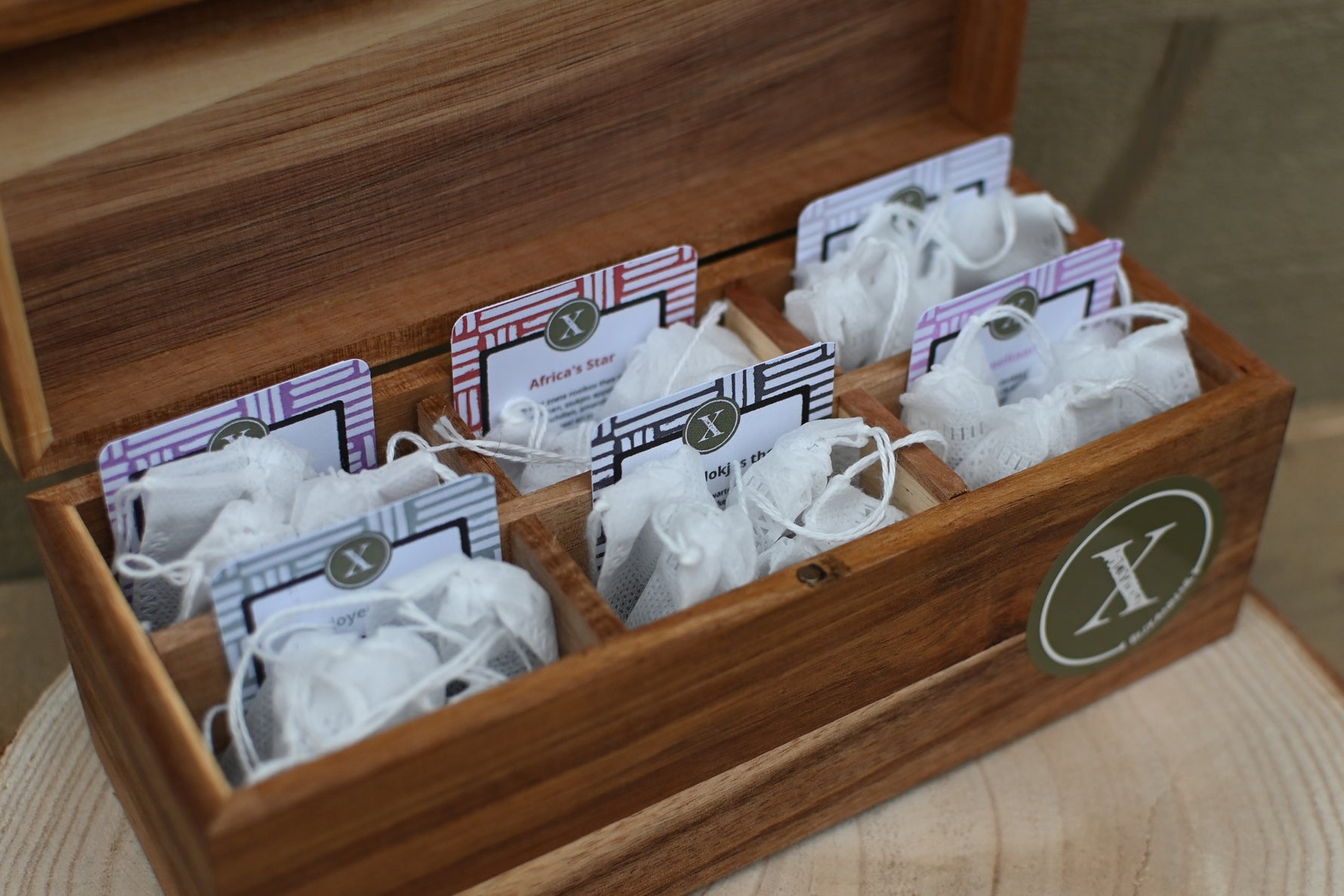 Theedoos gevuld met theezakjes losse thee - Bij Xann